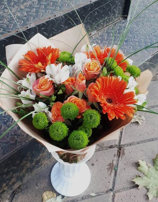 Букет цветов из: Герберы, Хризантемы, Альстромерии и Розы в Яндаре