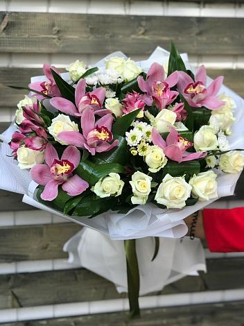 Букет цветов из: Розы и Хризантемы в Яндаре