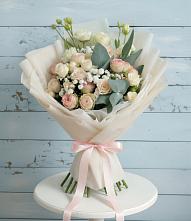 Букет цветов из:  Розы и Лизиантусы в Яндаре