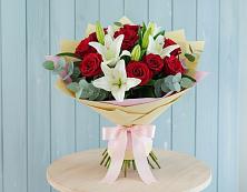Букет цветов из:  Лилии и Розы в Яндаре