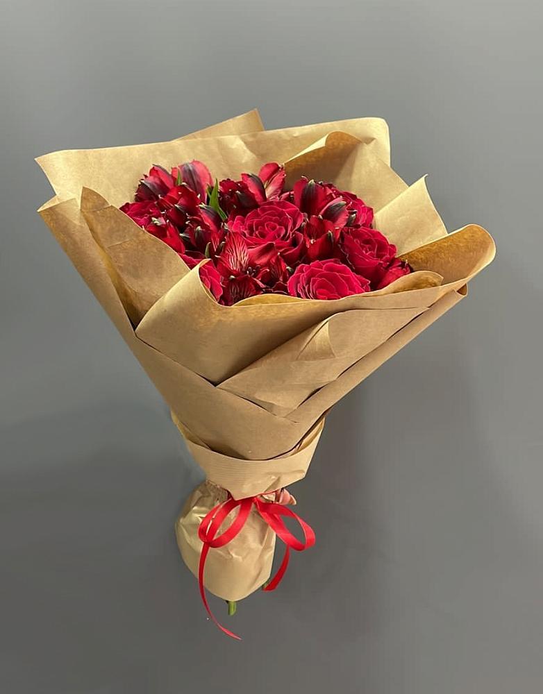 Букет цветов из: Альстромерии и Розы в Яндаре