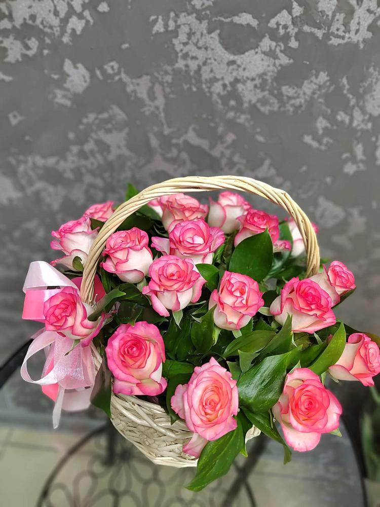 Цветочная композиция из Розы в корзине в Яндаре