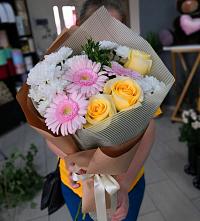 Букет цветов из:  Герберы, Розы и Хризантемы в Яндаре