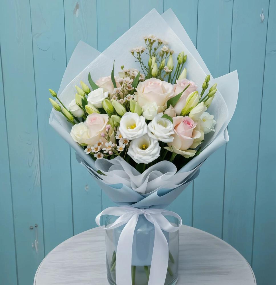 Букет цветов из: Розы и Лизиантусы в Яндаре