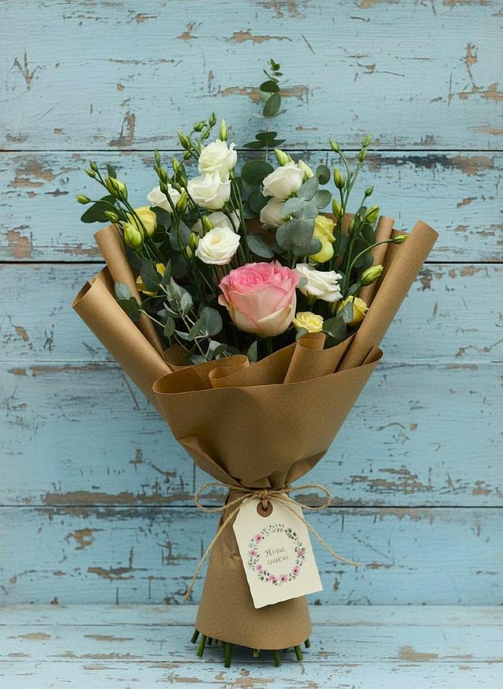 Букет цветов из: Розы и Лизиантусы в Яндаре