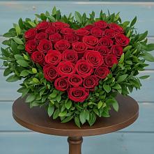 Цветочная композиция из Розы в виде сердца в Яндаре