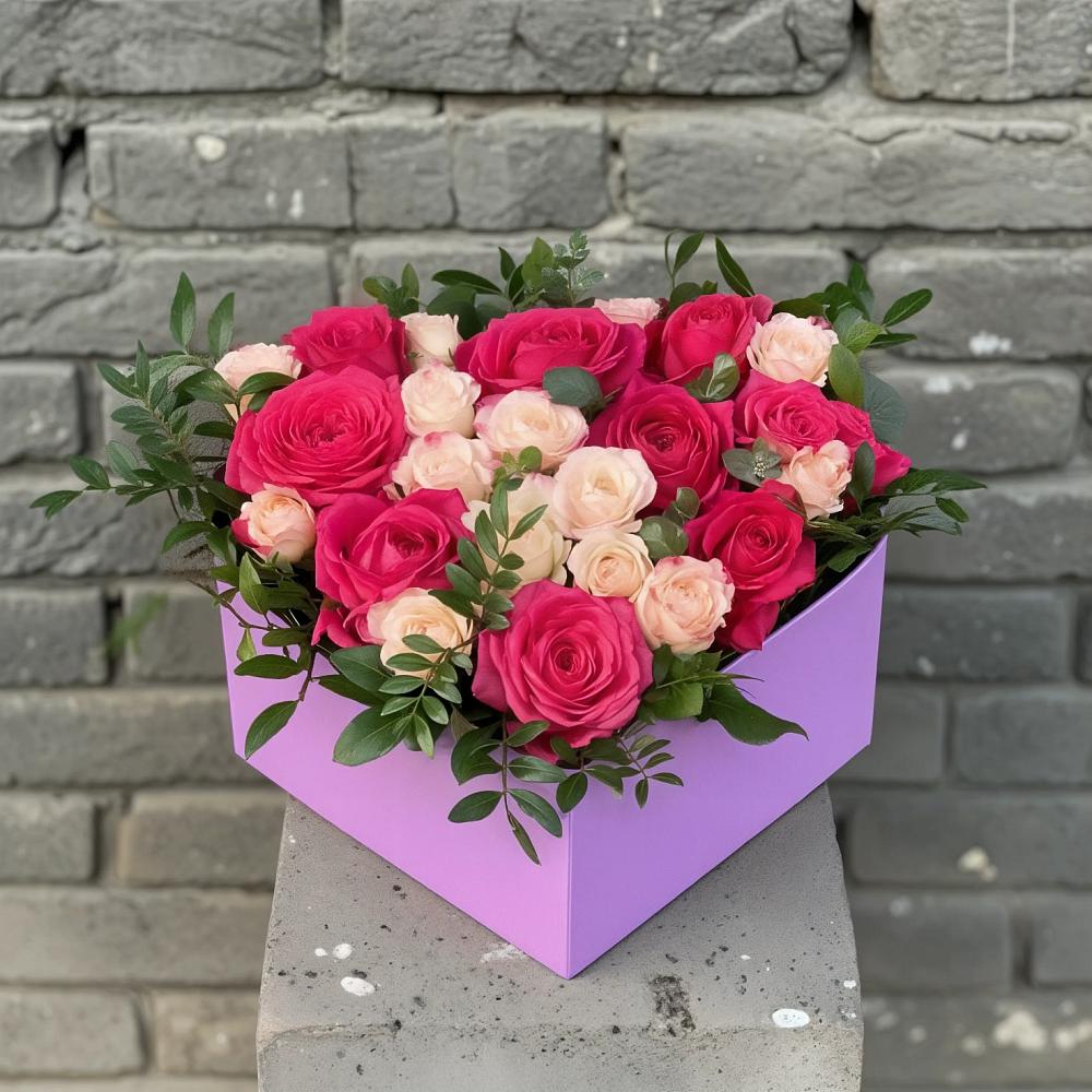 Цветочная композиция из Розы в коробке в Яндаре