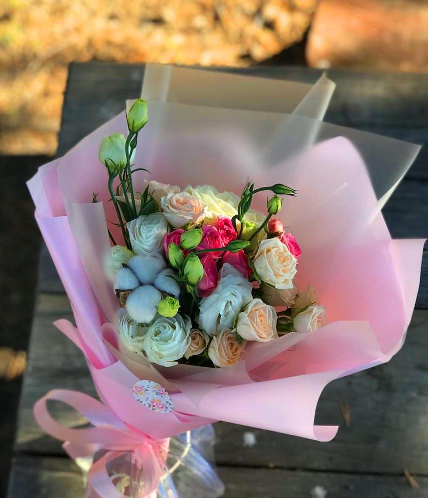 Букет цветов из: Розы и Лизиантусы в Яндаре