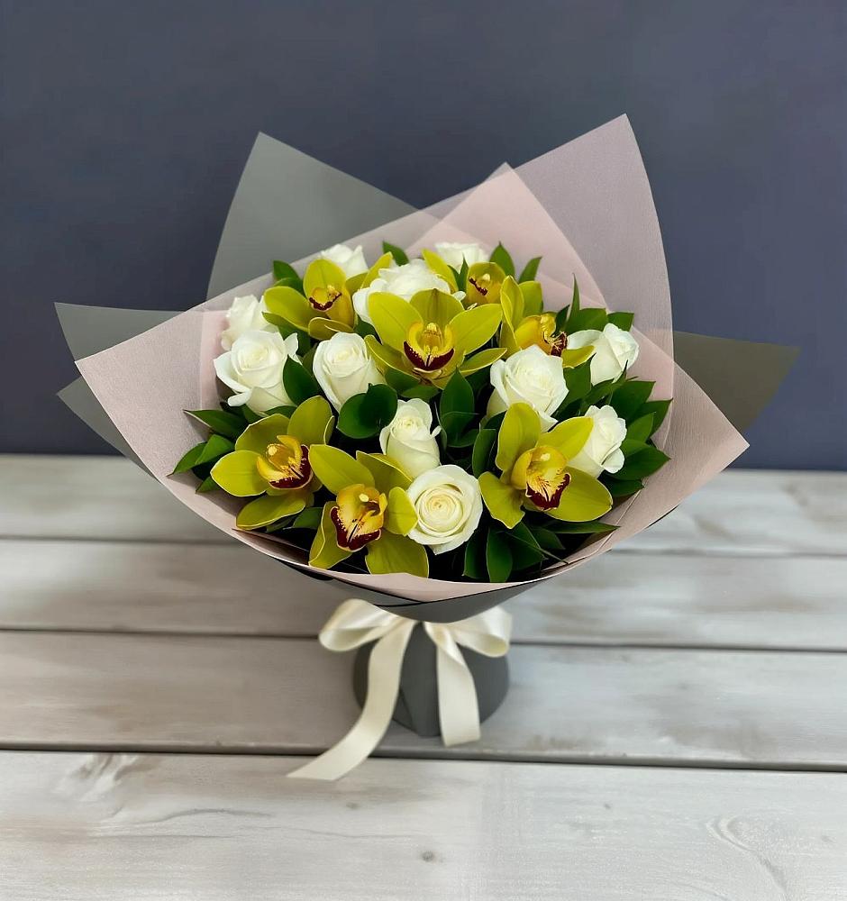 Букет цветов из: Орхидеи и Розы в Яндаре