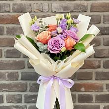 Букет цветов из:  Лизиантусы и Розы в Яндаре