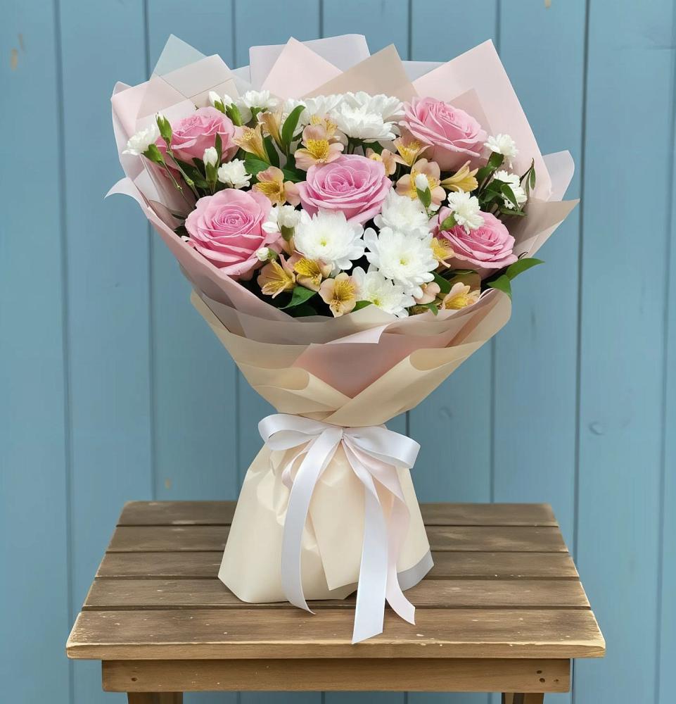 Букет цветов из: Гвоздики, Орхидеи и Розы в Яндаре