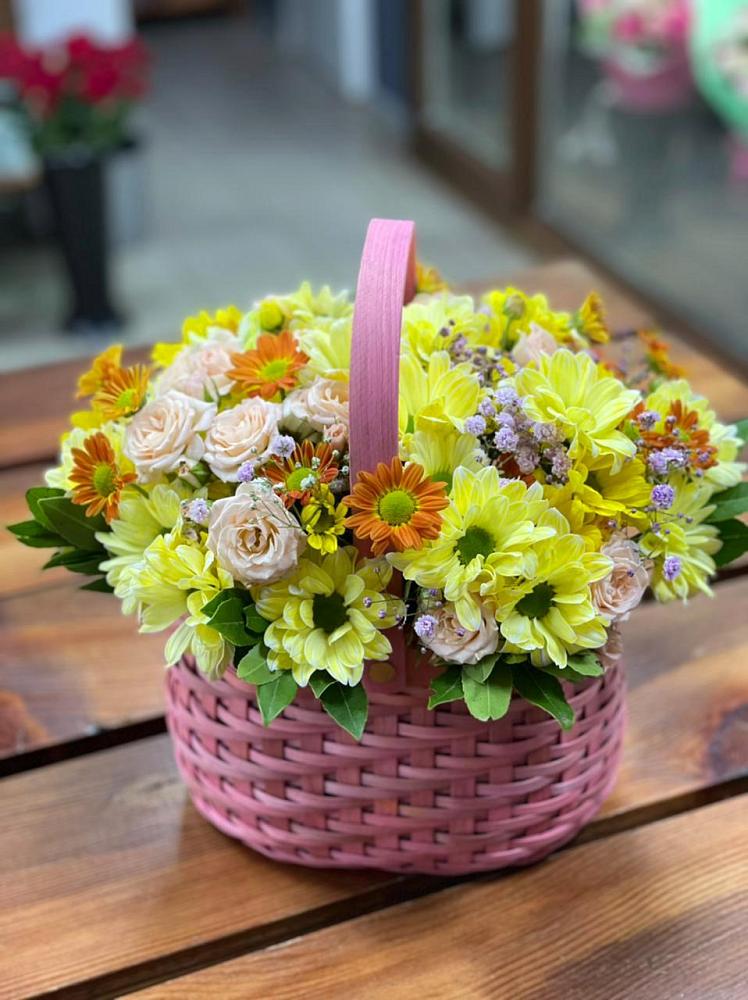 Цветочная композиция из Хризантемы и Розы в корзине в Яндаре
