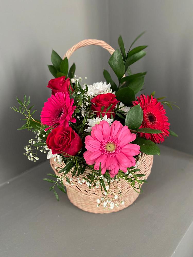 Цветочная композиция из Розы, Хризантемы и Герберы в корзине в Яндаре