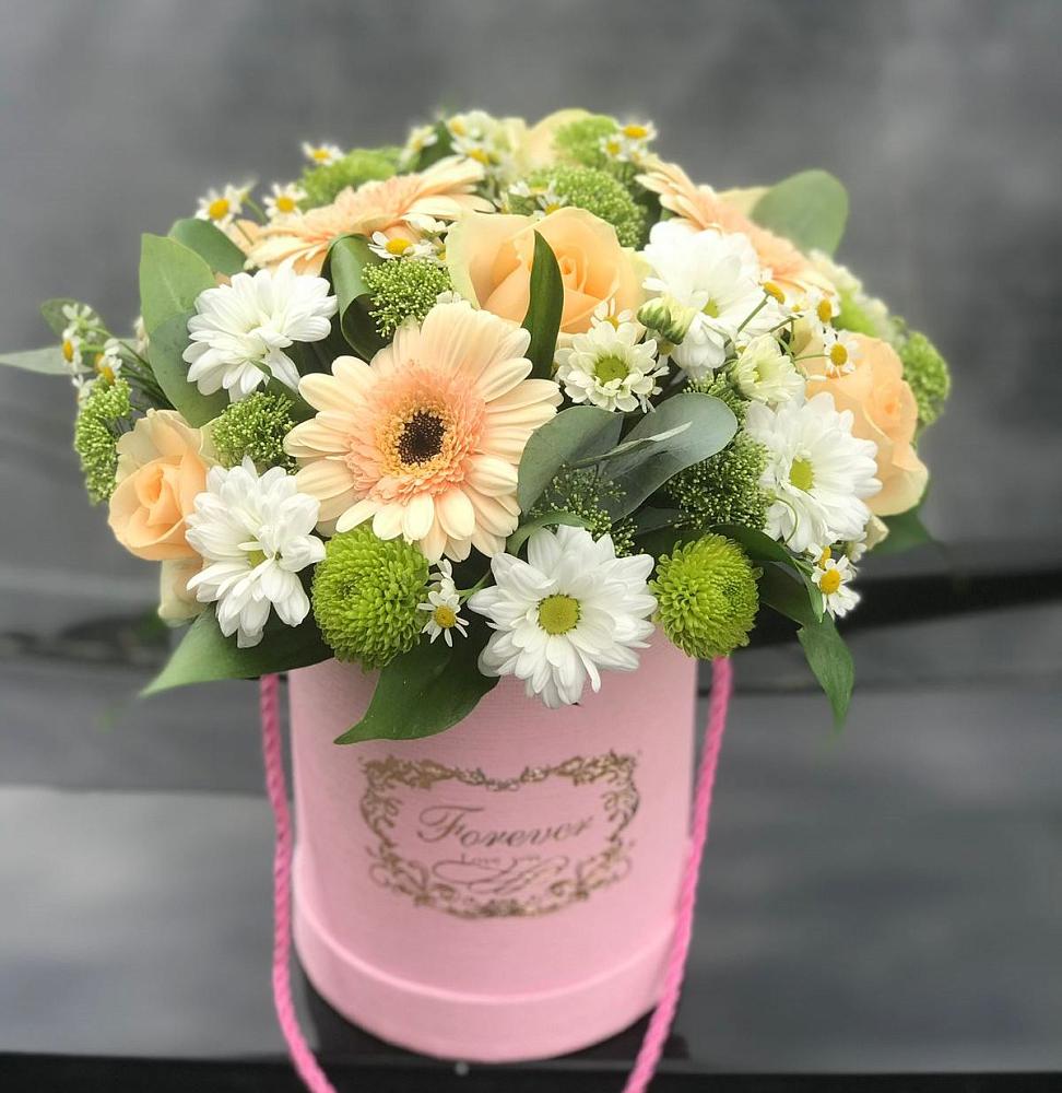 Цветочная композиция из Розы, Герберы и Хризантемы в шляпной коробке в Яндаре