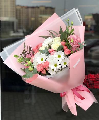 Букет цветов из: Розы, Лизиантусы и Хризантемы в Яндаре
