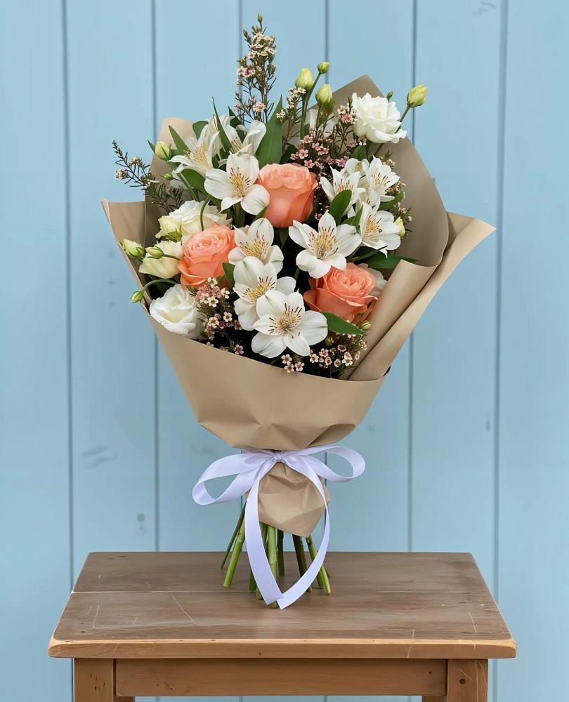 Букет цветов из: Альстромерии, Лизиантусы, Розы и Хризантемы в Яндаре